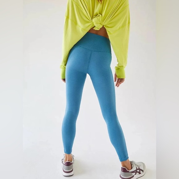 🚨Free People ~ Coastline Active  Yoga/Workout Legging - Picture 1 of 4